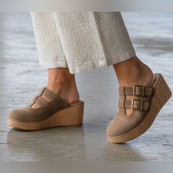 NIB Pierre Dumas Vegan Suede Close Toes Boho Mules Clog Wedge Heel Shoes Taupe - Picture 4 of 8